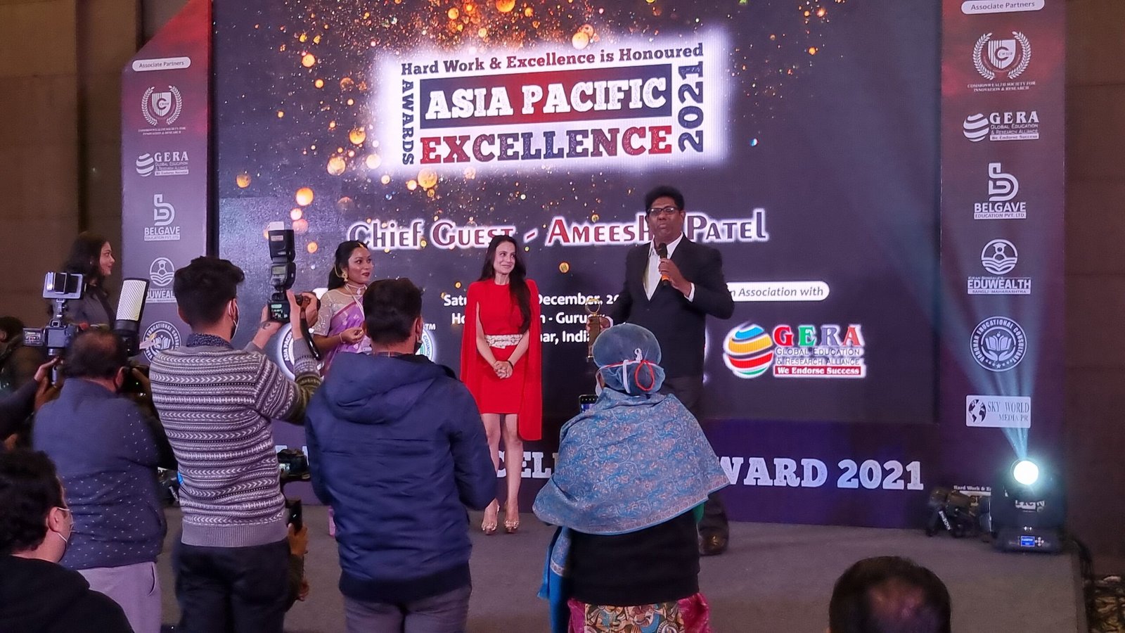 Emocare receiving award as leading counselling company in India